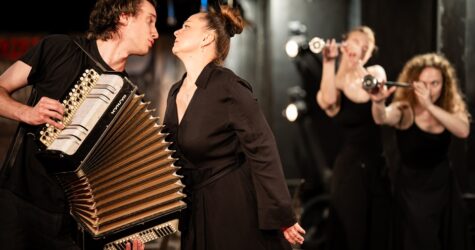 Brecht.Cabarett: одна з найгучніших вистав року тепер доступна онлайн