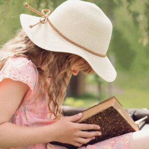 Книги на канікулах: література, яку варто прочитати школярам