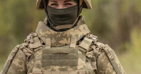 Тисяча військовослужбовиць протестує нове жіноче бойове спорядження