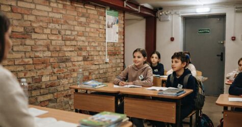 Тривоги, зупинки й стійкість: що українці насправді думають про шкільну освіту під час війни